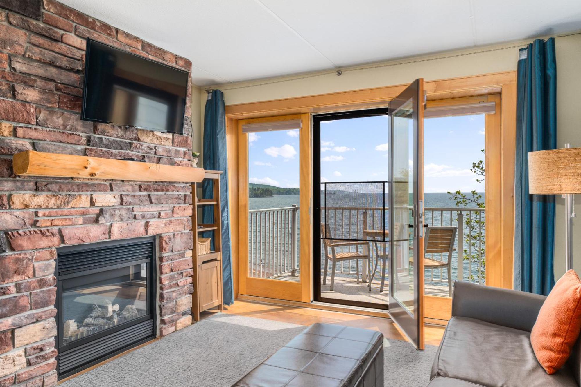 East Bay Suites Grand Marais Exterior foto